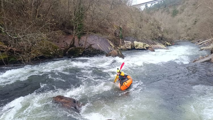 Packrafting río Deza tramo Tres tramos superiores, T1, T2 y T3. Train section, upper section y el clásico III